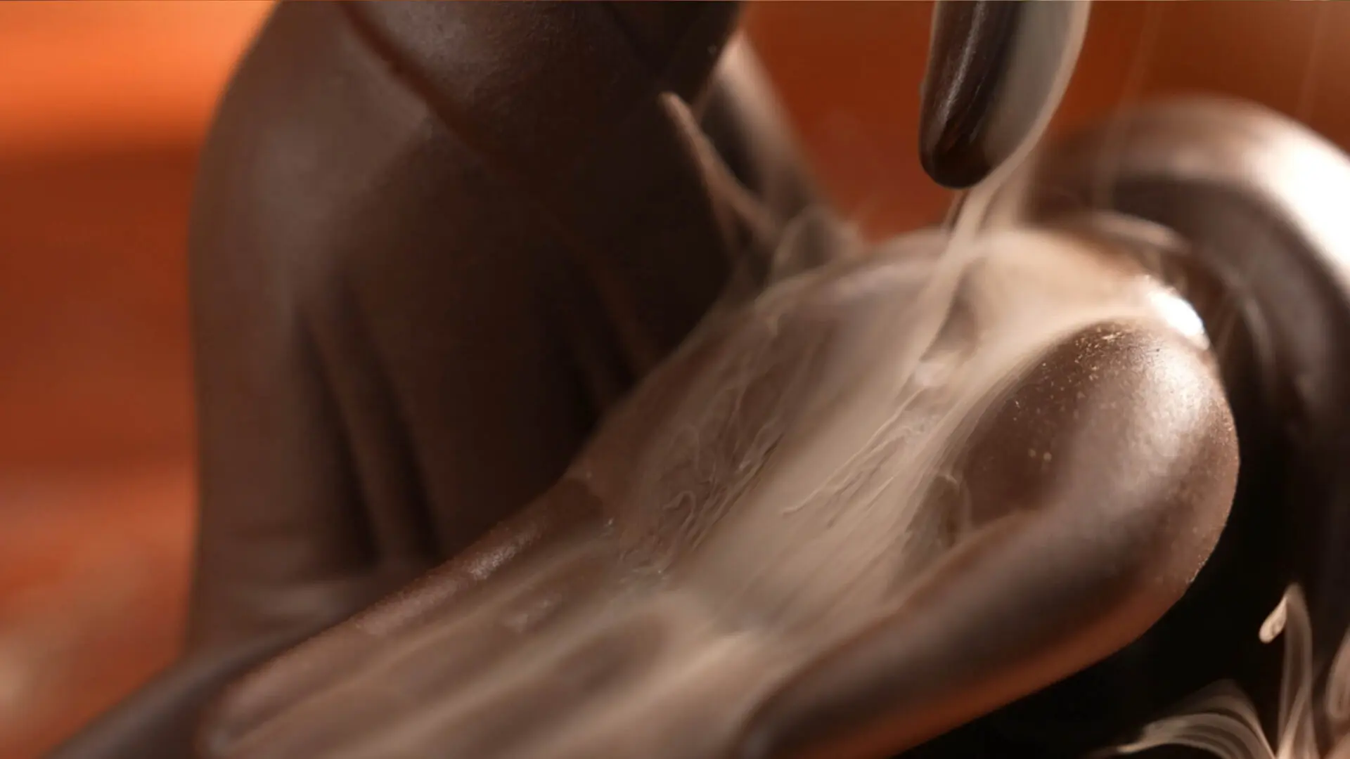 Thác khói Trầm Hương tay Phật | Hoa Trắng Nụ Trầm Hương tỏa khói ngược đẹp mắt, thanh sạch không gian - khơi thông năng lượng