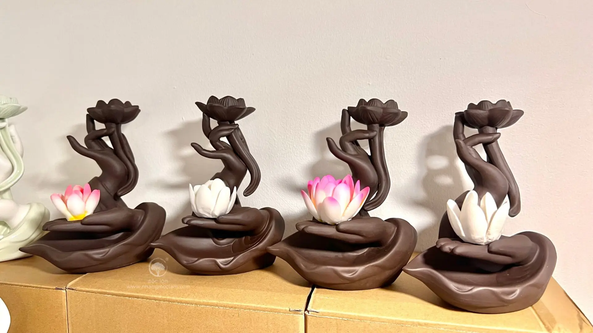 Thác khói Trầm Hương tay Phật | Hoa Trắng Thác khói trầm hương bàn tay phất - quà tặng ý nghĩa phong thủy