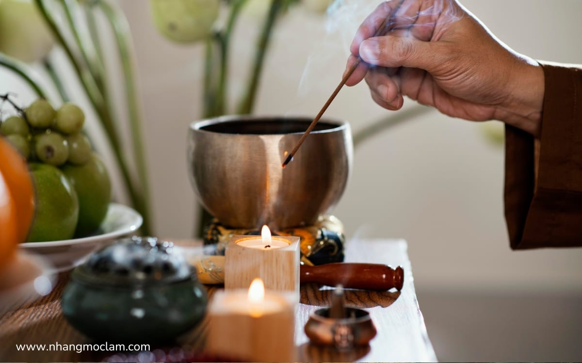Nên thắp mấy cây nhang? Thắp 1 cây, 3 cây hay 5 cây nhang?