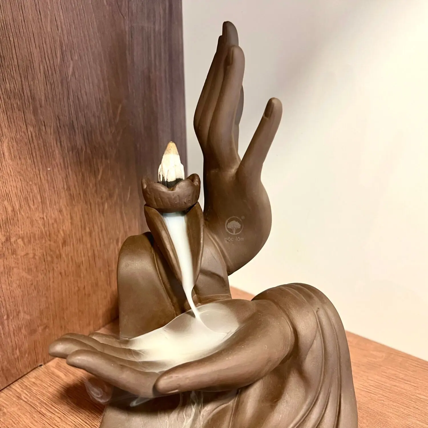 Thác khói trầm hương bàn tay phật, hoa sen trắng đẹp mắt, trang nhã Thác khói trầm hương bàn tay phật, hoa sen trắng đẹp mắt, trang nhã