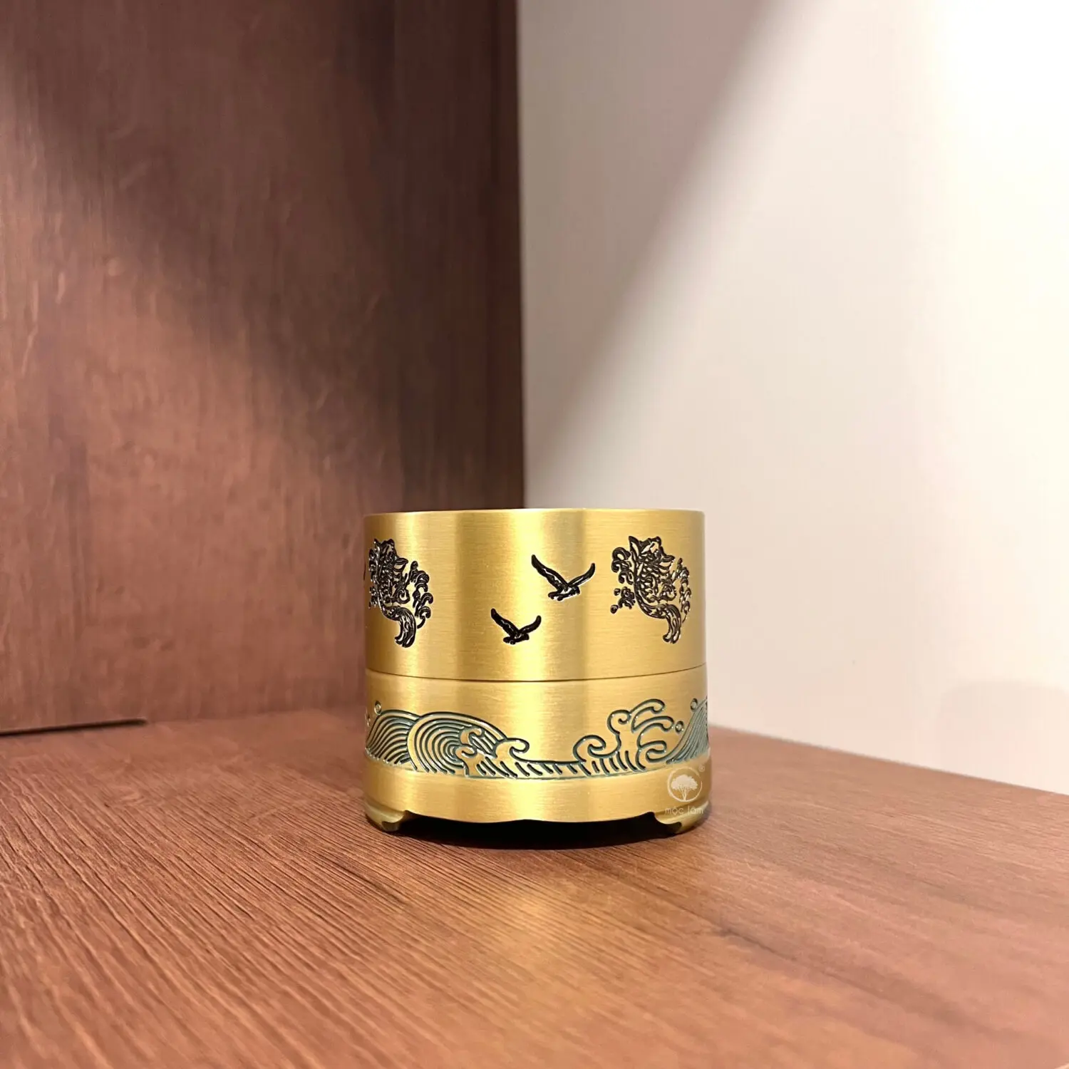 Lư xông trầm bằng đồng nguyên khối họa tiết cá chép và vân mây, snag trọng - bền bỉ - đẳng cấp