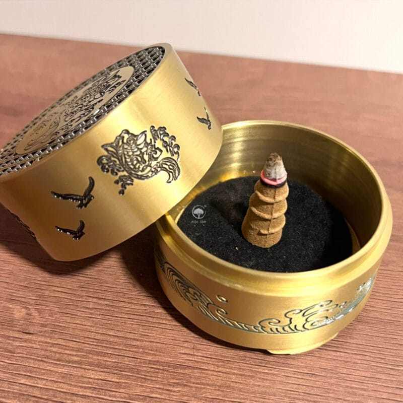 Lư xông trầm bằng đồng nguyên khối họa tiết cá chép và vân mây, snag trọng - bền bỉ - đẳng cấp
