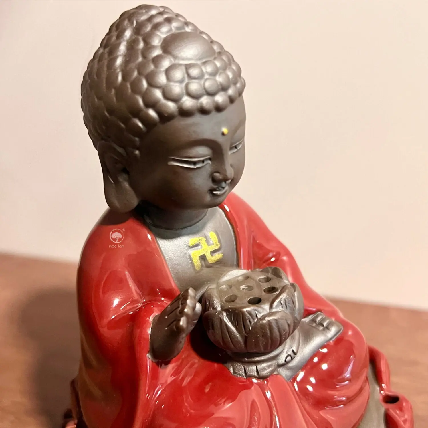 Lư Xông Trầm Hương Phật Bảo Đài - Sự Hoài Niệm Thanh Tịnh Trong Từng Đường Nét Lư Xông Trầm Hương Phật Bảo Đài - Sự Hoài Niệm Thanh Tịnh Trong Từng Đường Nét