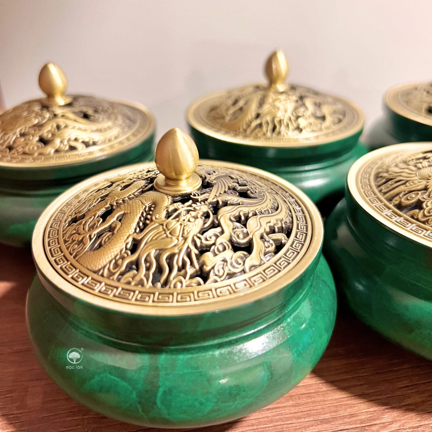 Lư Đồng Xông Trầm Hương sác Xanh Ngọc Lục Bảo sang trọng, hiệu ứng vân mây độc bản, phù hợp decor, phong thủy và quà tặng cao cấp Lư Đồng Xông Trầm Hương sác Xanh Ngọc Lục Bảo sang trọng, hiệu ứng vân mây độc bản, phù hợp decor, phong thủy và quà tặng cao cấp